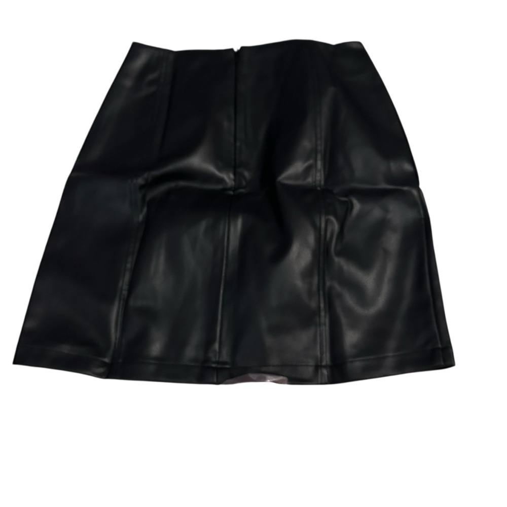Chic Black Faux Leather Mini Skirt - Picture 2 of 4